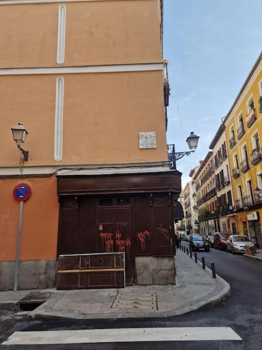 Mediodia Chica Apartamento Tipo Loft En La Latina Apartment Madrid Exterior foto