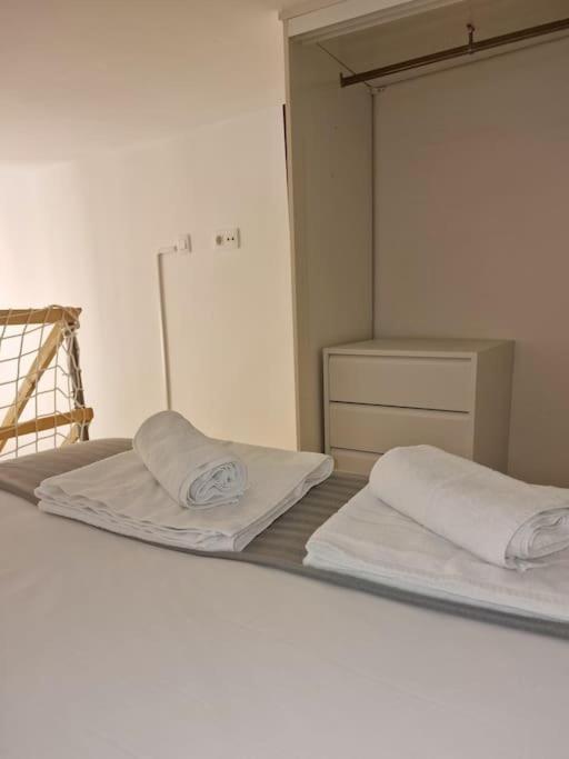 Mediodia Chica Apartamento Tipo Loft En La Latina Apartment Madrid Exterior foto