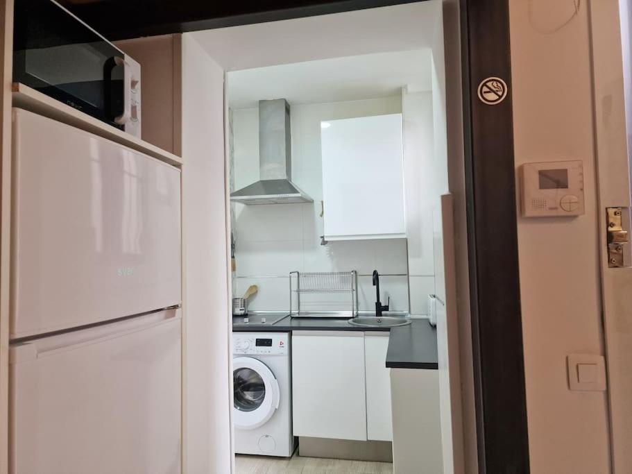 Mediodia Chica Apartamento Tipo Loft En La Latina Apartment Madrid Exterior foto